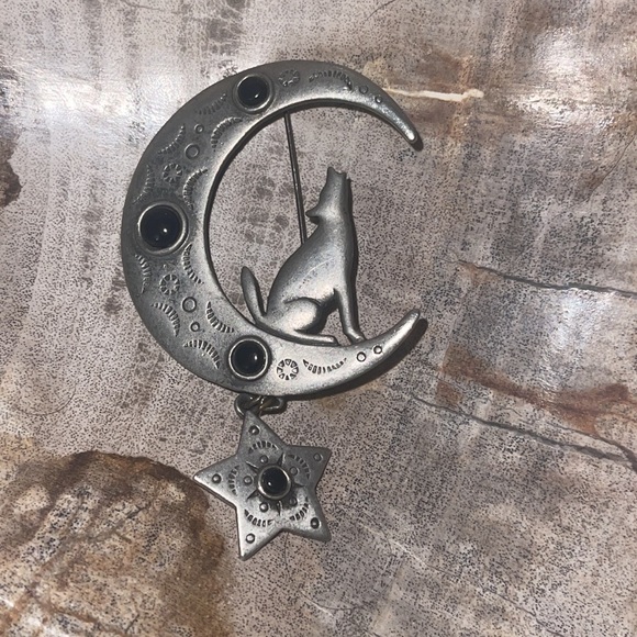 Vintage Wolf Moon Star Brooch - Picture 2 of 6